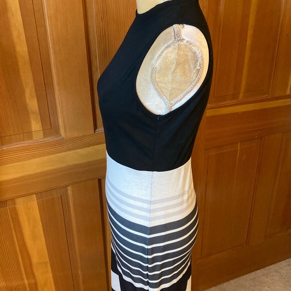 Women’s Striped Colorblock Dress. - Picture 6 of 14